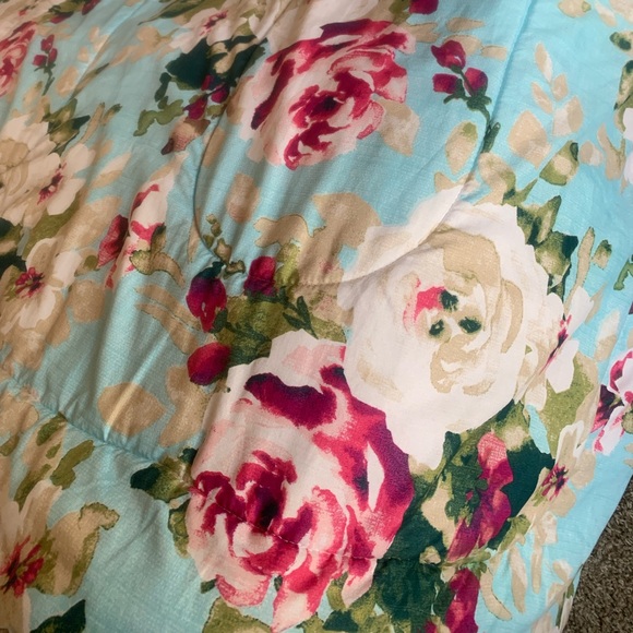 Floral Comforter with Two Pillow Cases - Picture 2 of 6